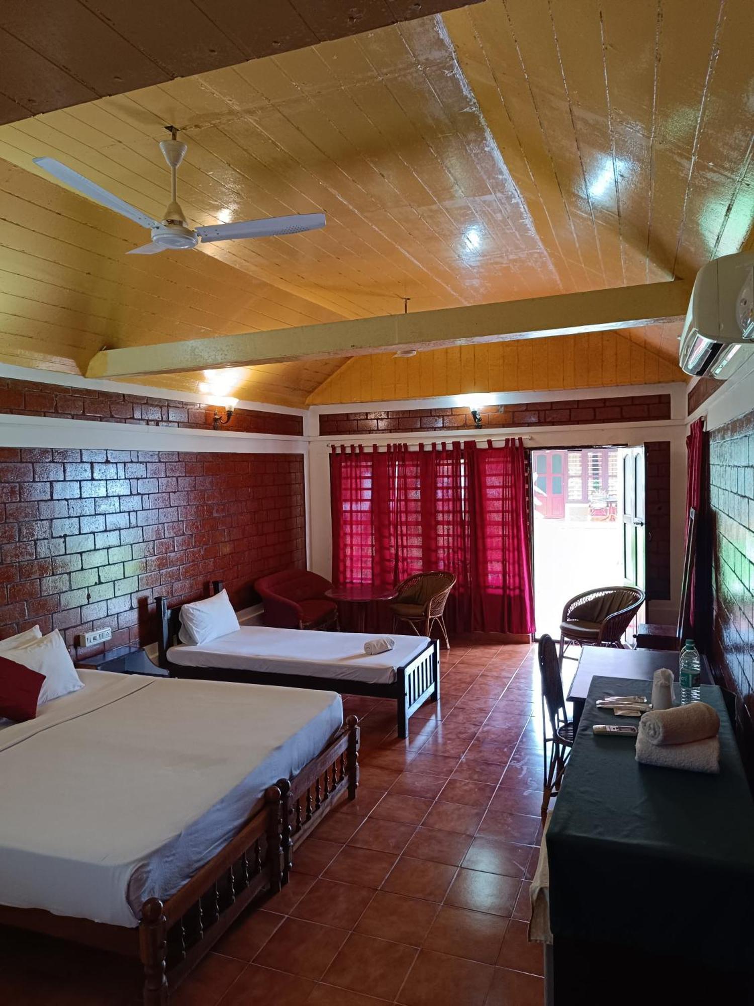 Hill View Beach Resort Varkala Buitenkant foto